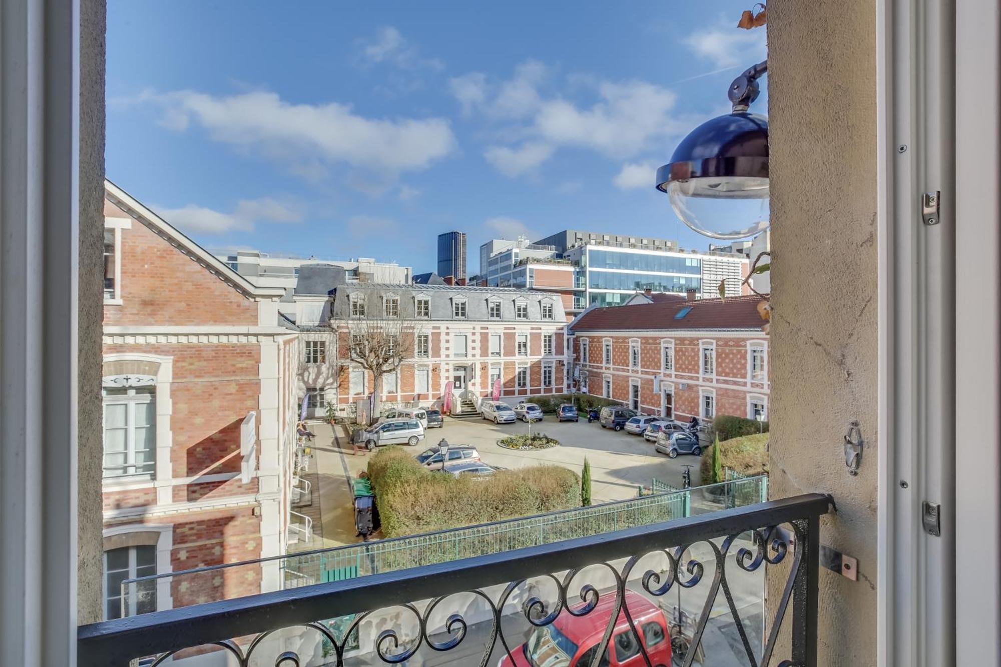 Volontaire Daire Paris Dış mekan fotoğraf